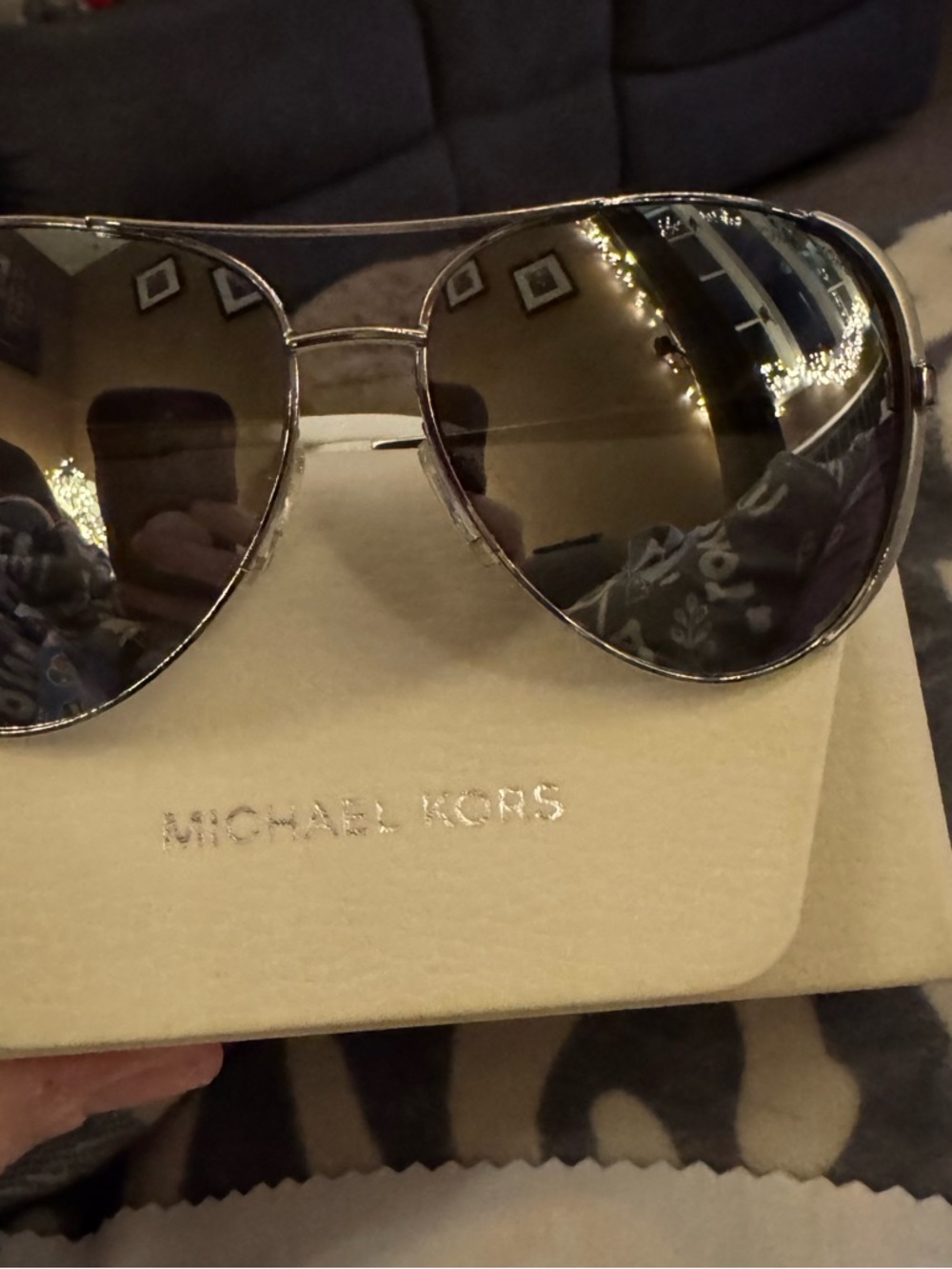 EUC Michael Kors Women's
Chelsea aviator sunglasses (model
MK5004) - Picture 2 of 10